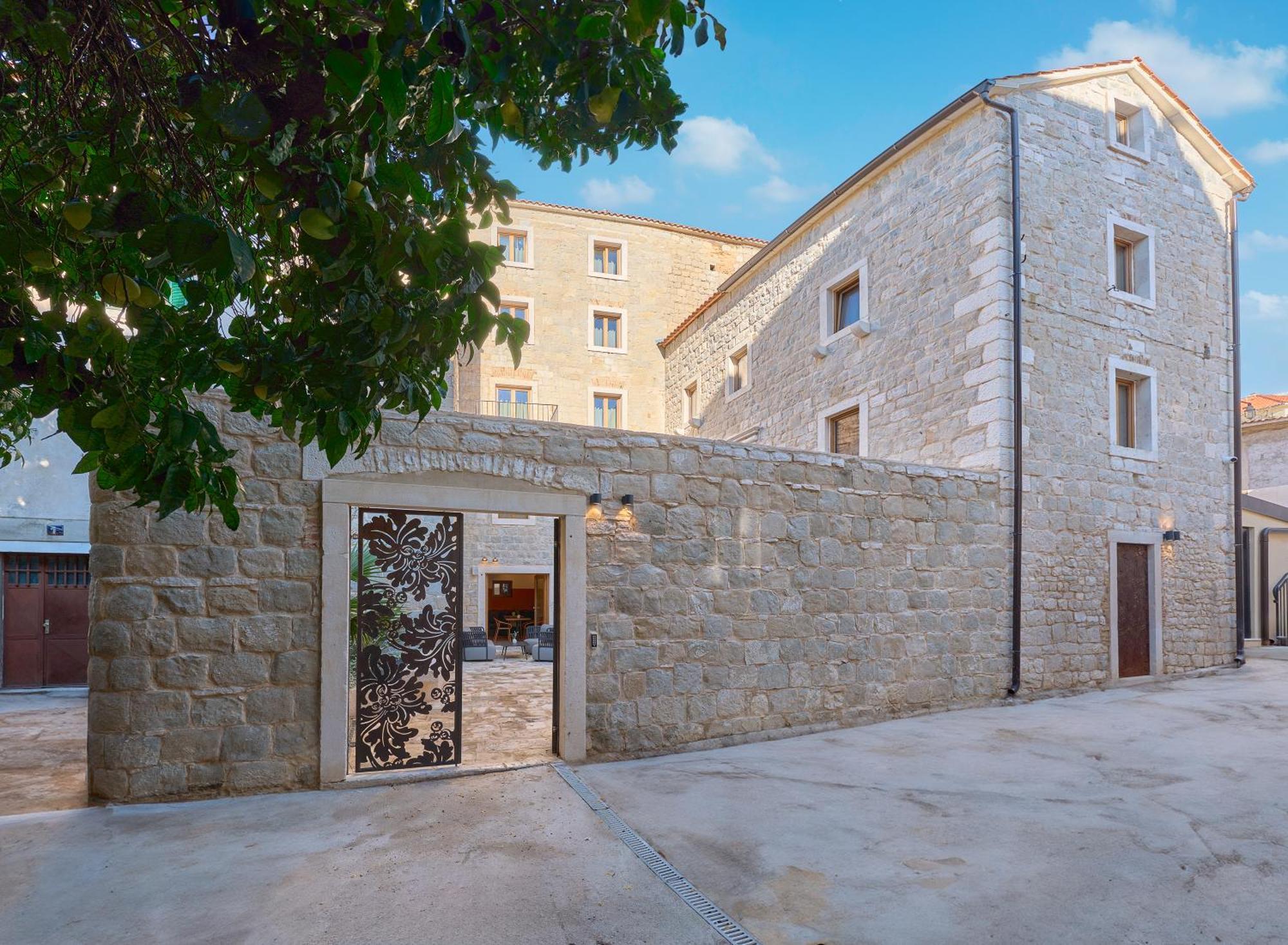 Central Heritage Hotel Сплит Экстерьер фото
